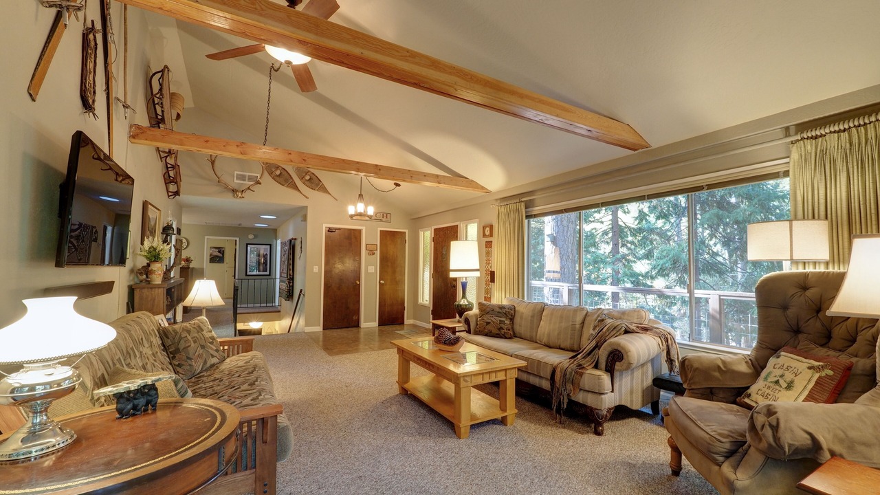 Photo of Livingroom in Twain Harte