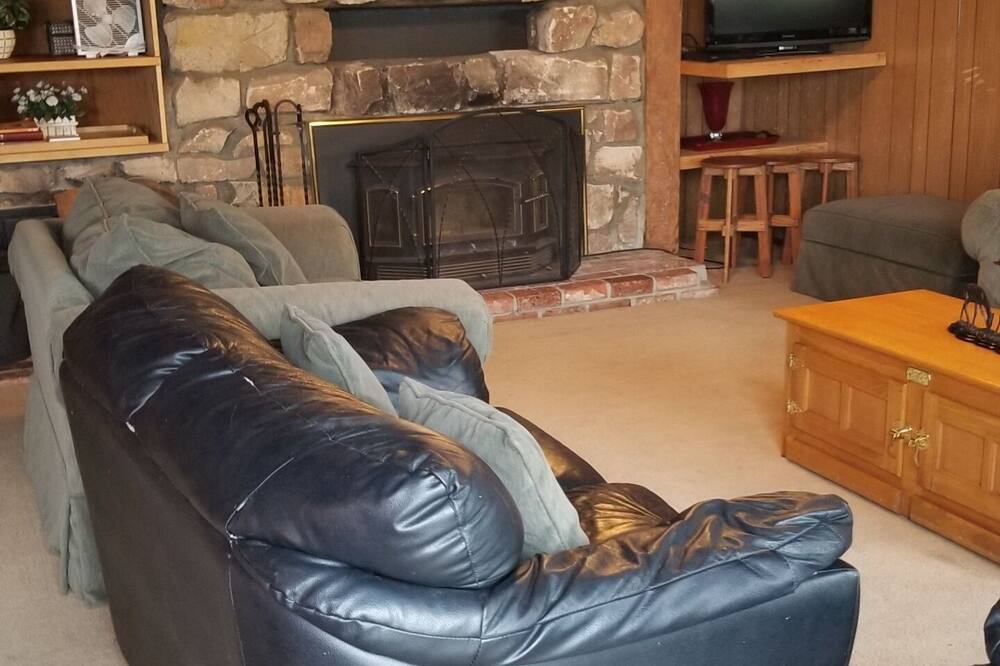 Photo of Livingroom in Cold Springs