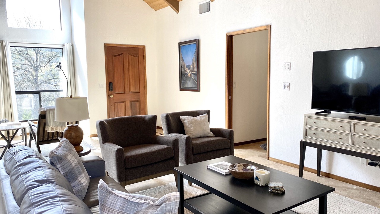 Photo of Livingroom in Yosemite Lakes