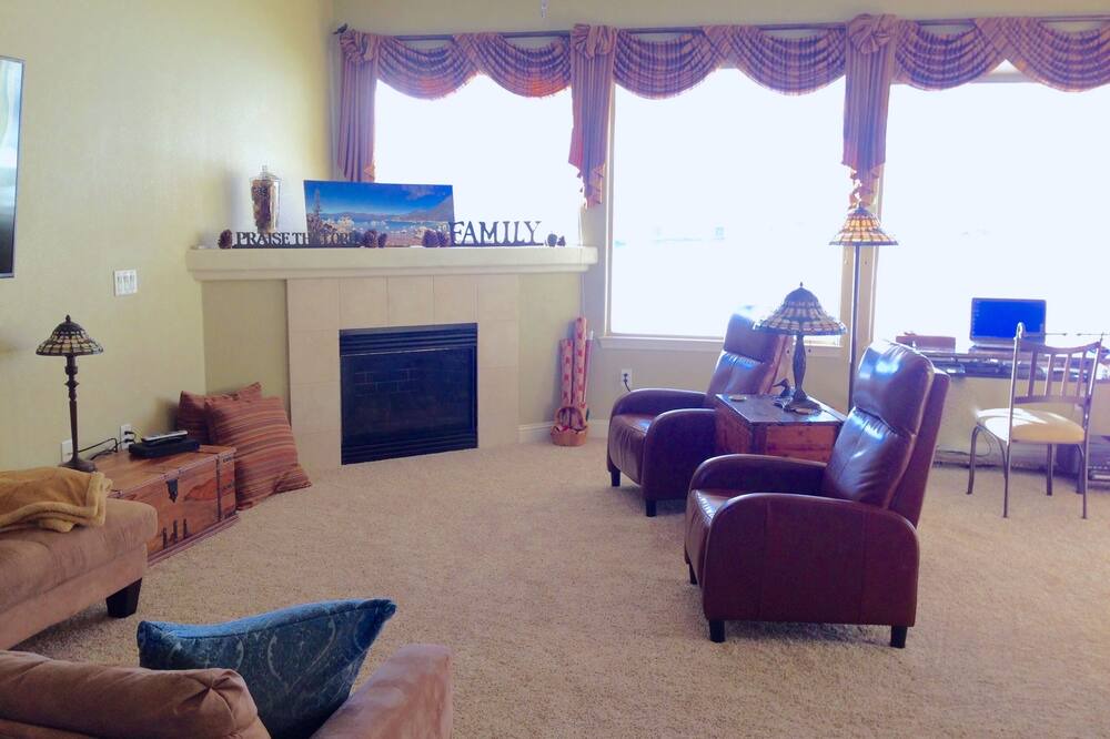 Photo of Livingroom in Carson City