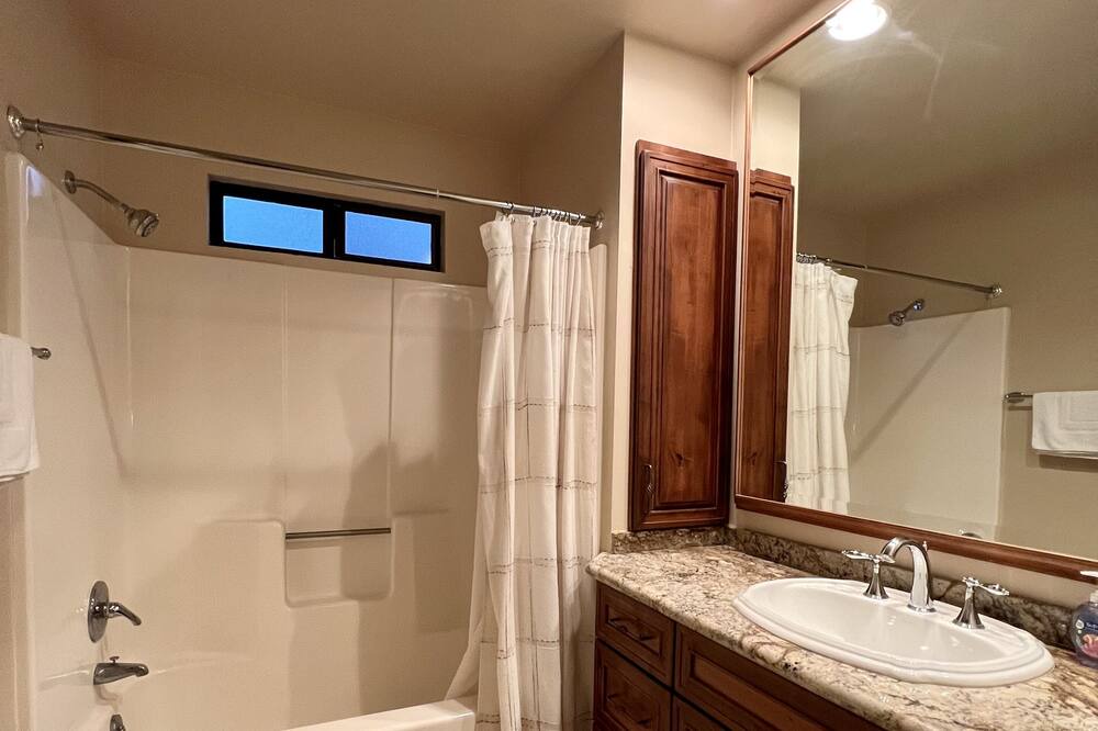 Photo of Bathroom in Oak Shores