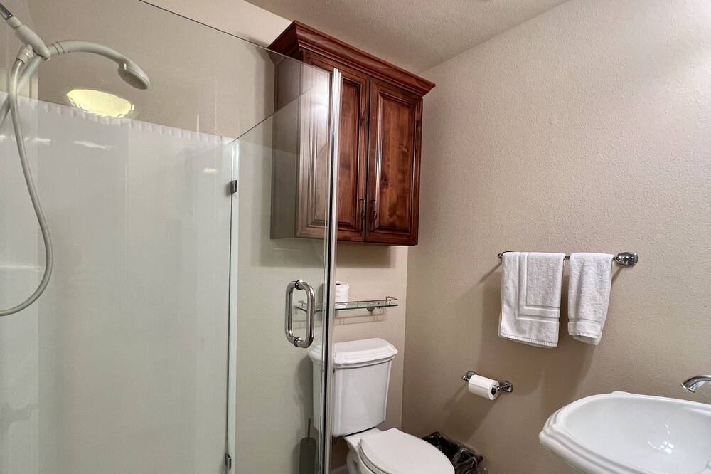 Photo of Bathroom in Oak Shores