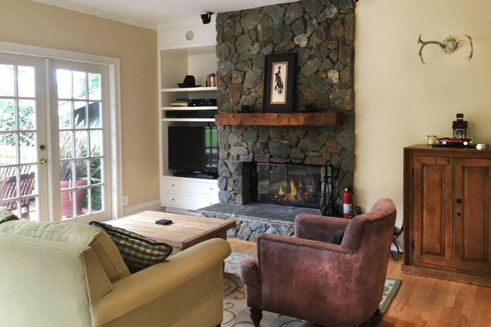 Photo of Livingroom in San Rafael