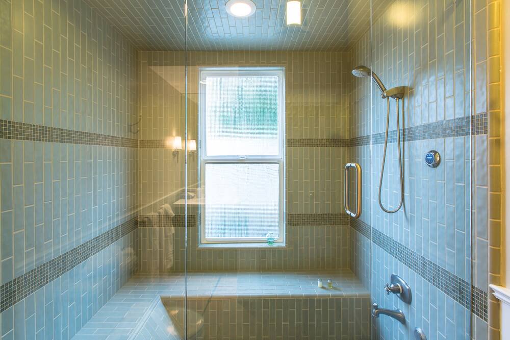 Photo of Bathroom in St. Helena