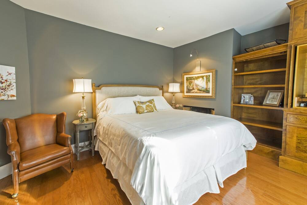 Photo of Bedroom in St. Helena