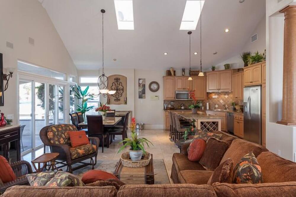 Photo of Bedroom in Lake Forest