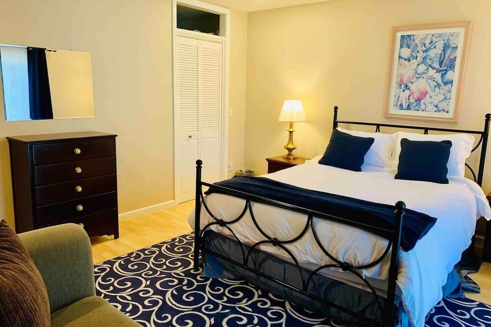 Photo of Bedroom in Edgewood Park