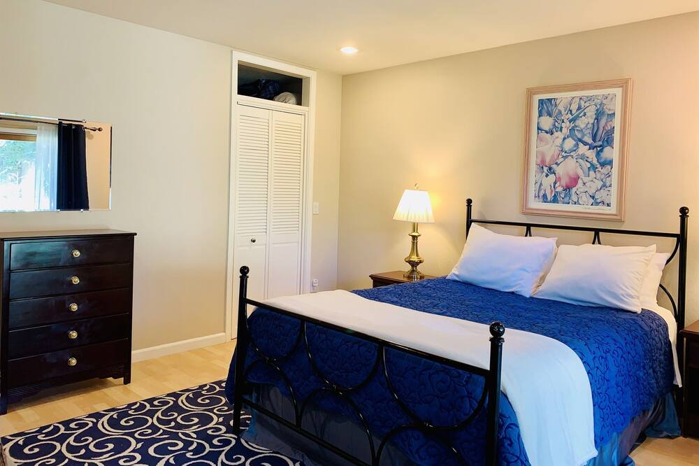 Photo of Bedroom in Edgewood Park