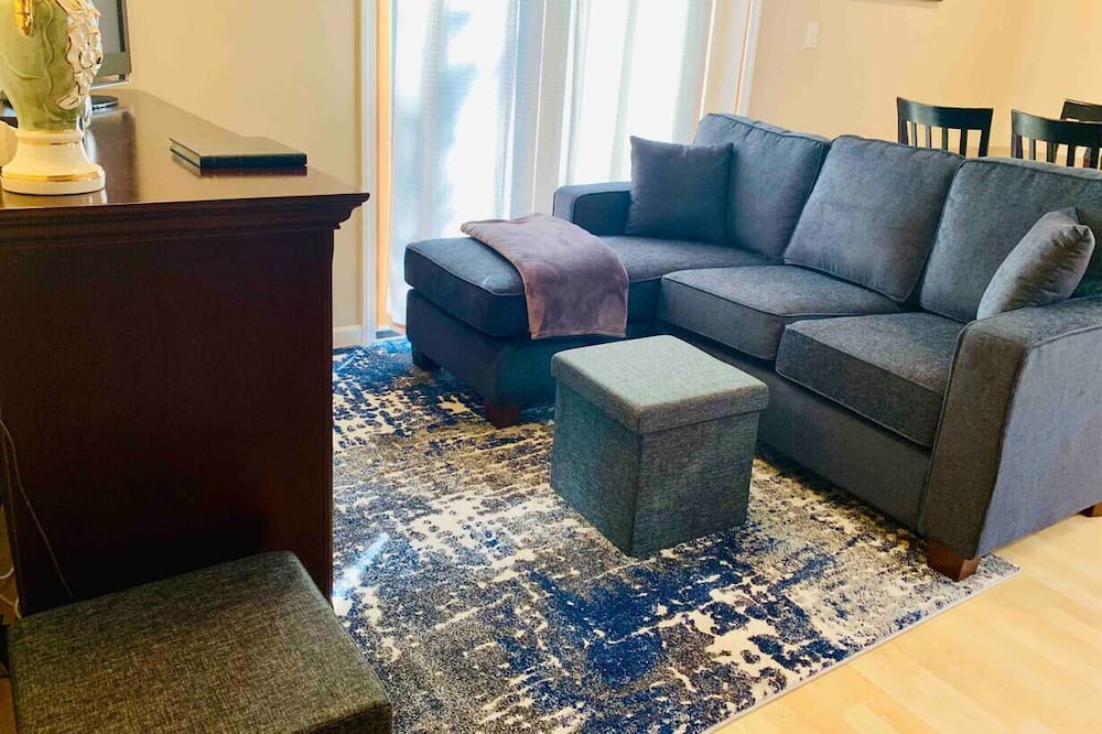Photo of Livingroom in Edgewood Park