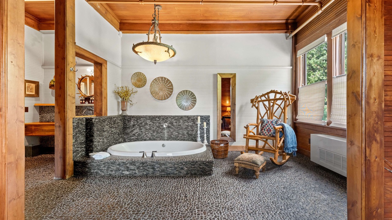 Photo of Bedroom in McCloud