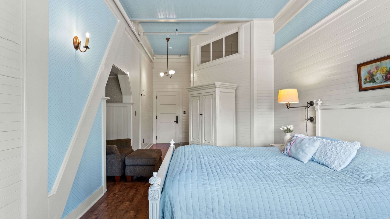 Photo of Bedroom in McCloud