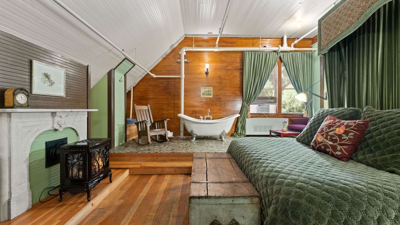 Photo of Bedroom in McCloud