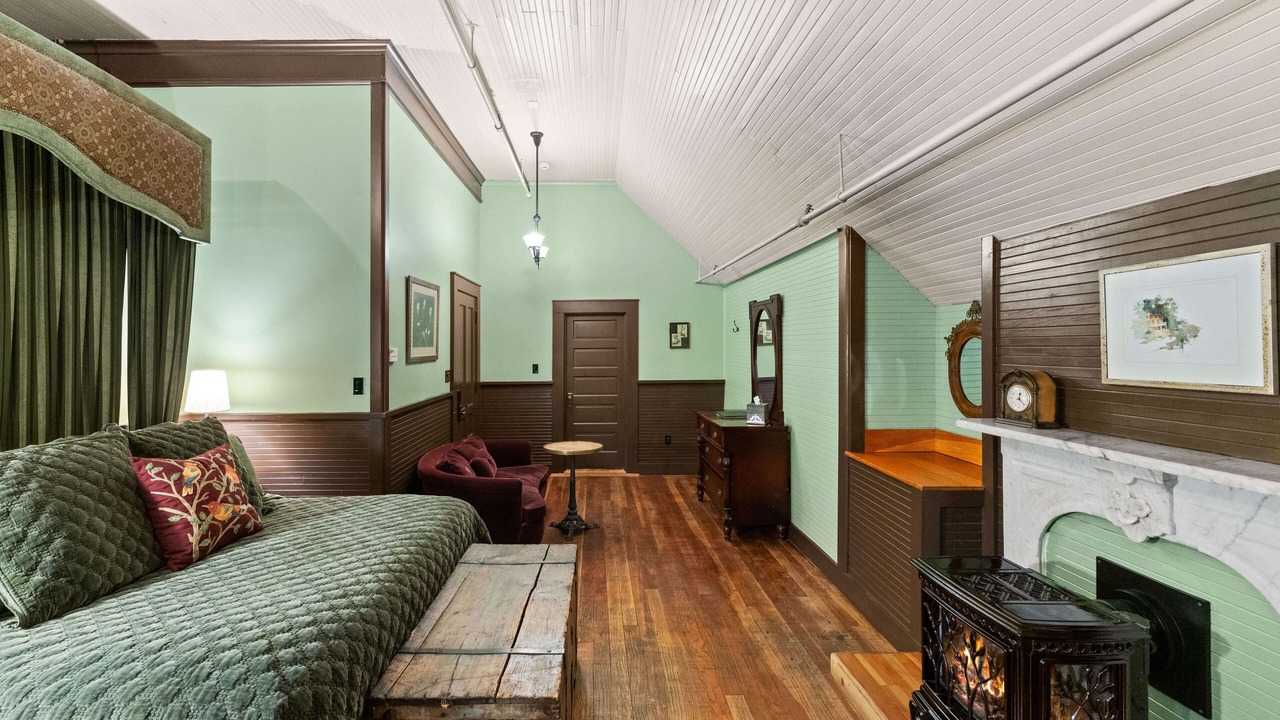 Photo of Bedroom in McCloud