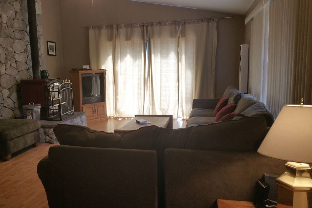Photo of Livingroom in Cold Springs