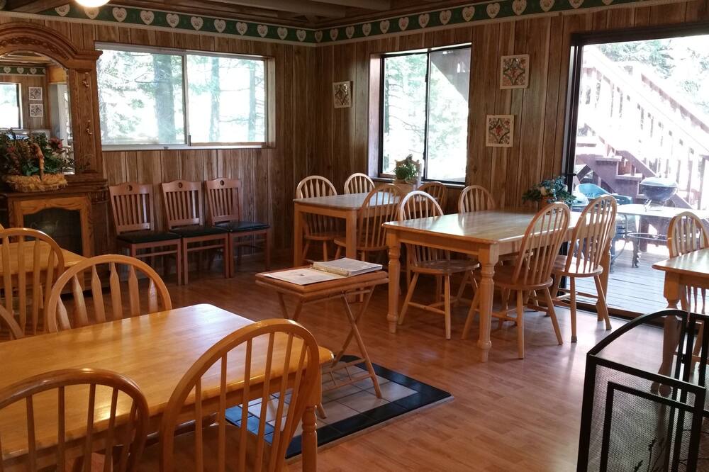 Photo of Livingroom in Cold Springs