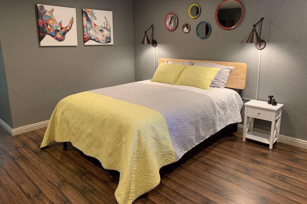 Photo of Bedroom in Holy City