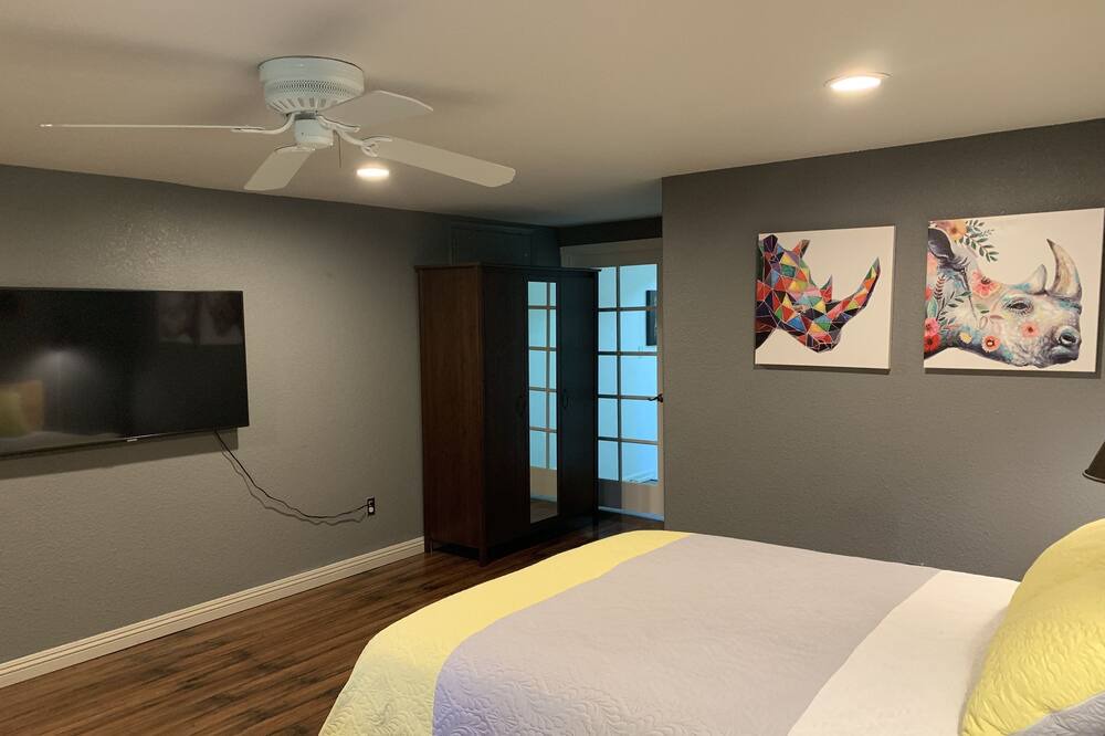 Photo of Bedroom in Holy City