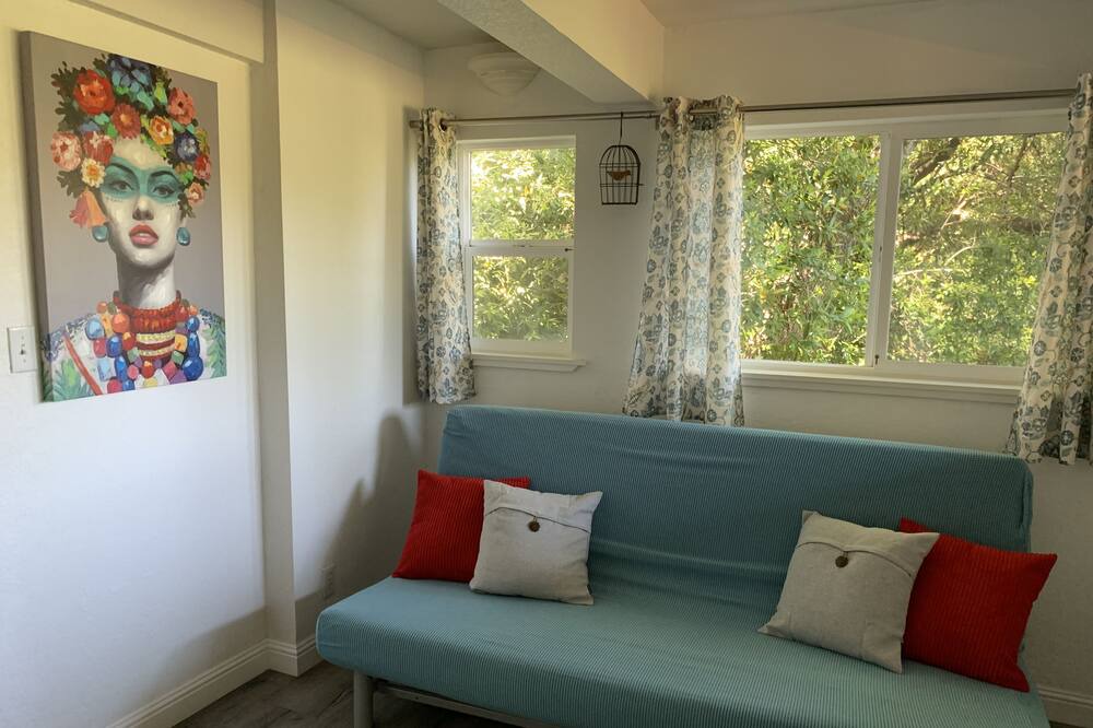 Photo of Livingroom in Holy City