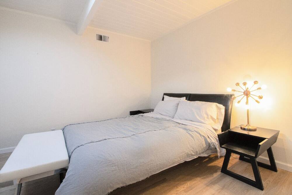 Photo of Bedroom in Highlands-Baywood Park