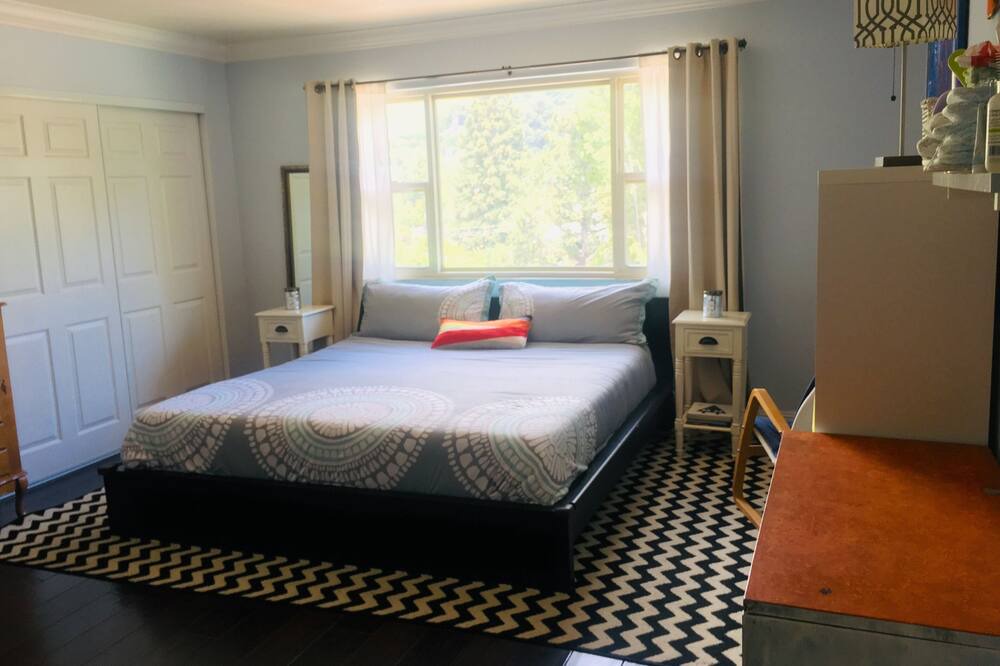 Photo of Bedroom in Oakland
