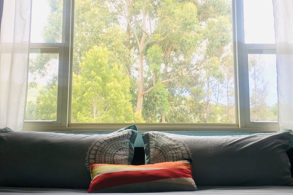 Photo of Livingroom in Oakland