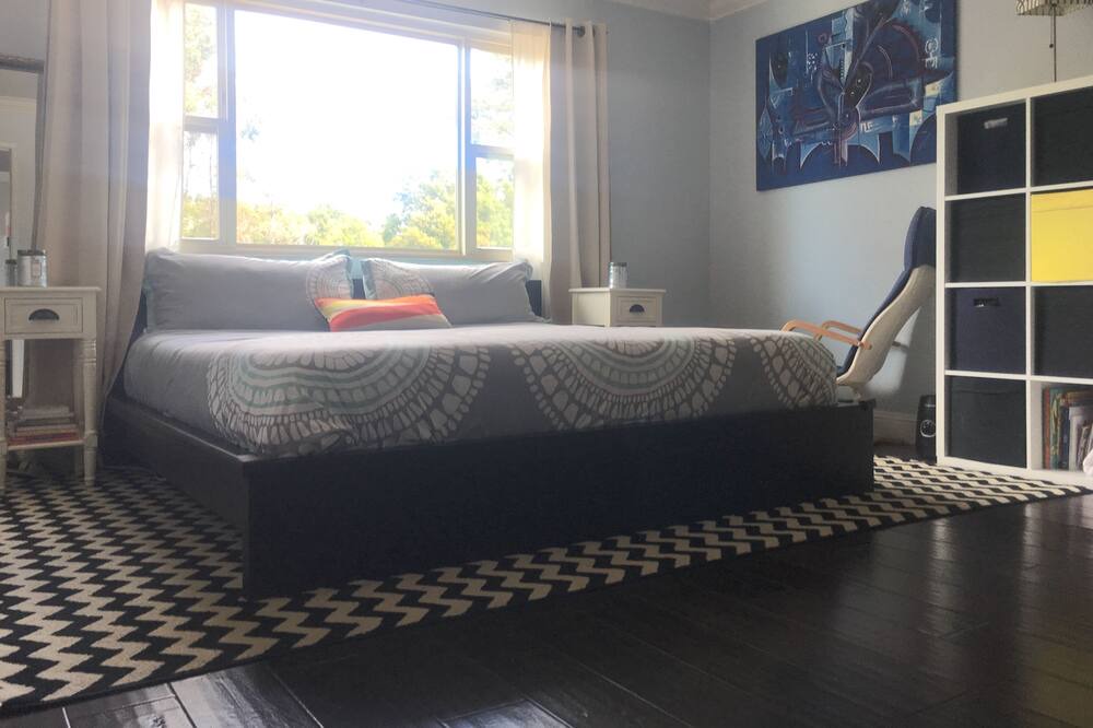 Photo of Bedroom in Oakland