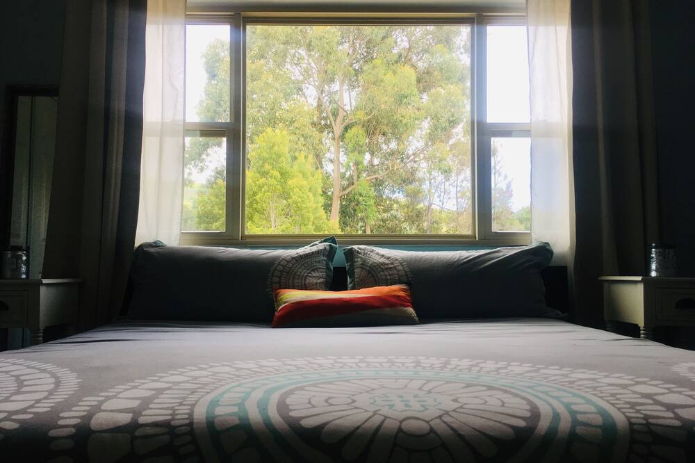 Photo of Bedroom in Oakland