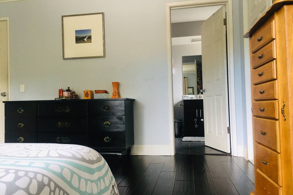 Photo of Bedroom in Oakland