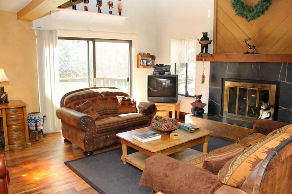 Photo of Livingroom in Tahoe Tyrol
