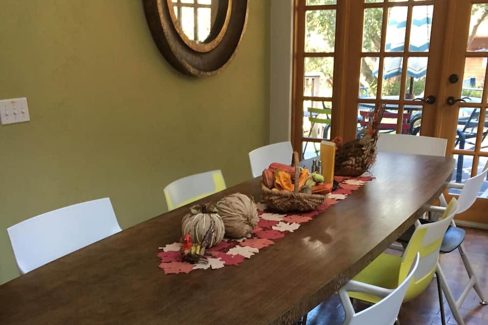 Photo of Livingroom in Salinas