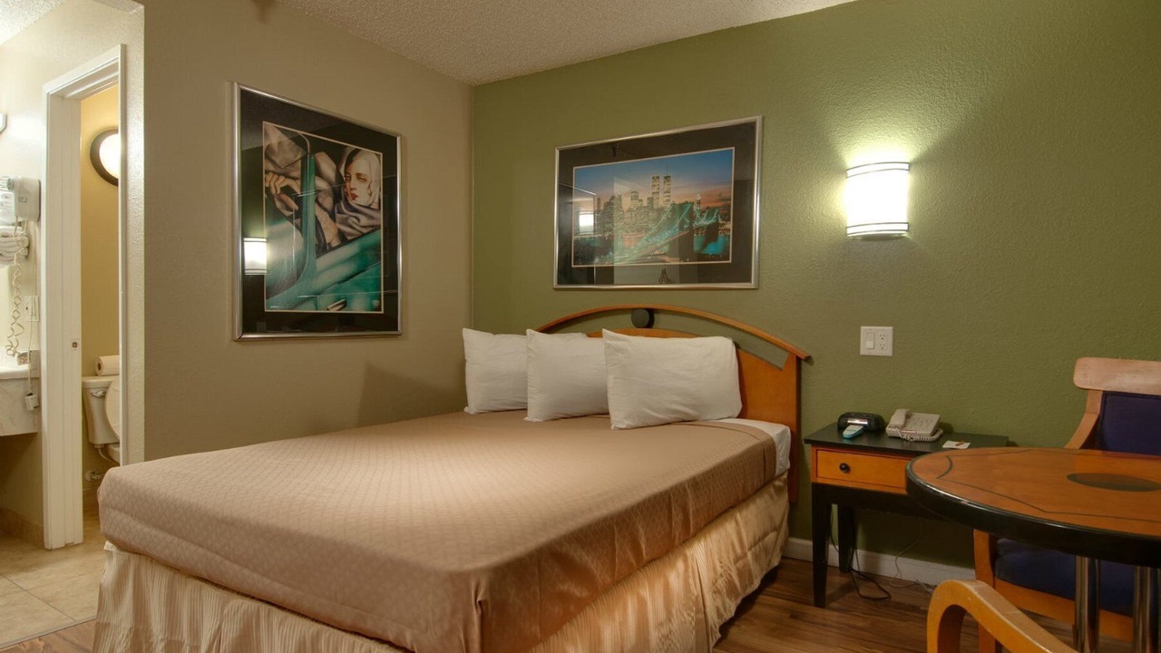 Photo of Bedroom in Oildale