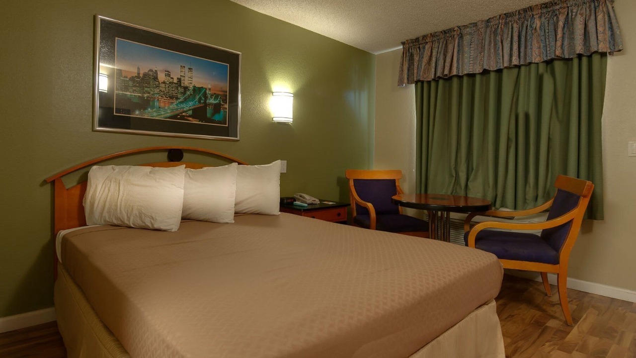 Photo of Bedroom in Oildale