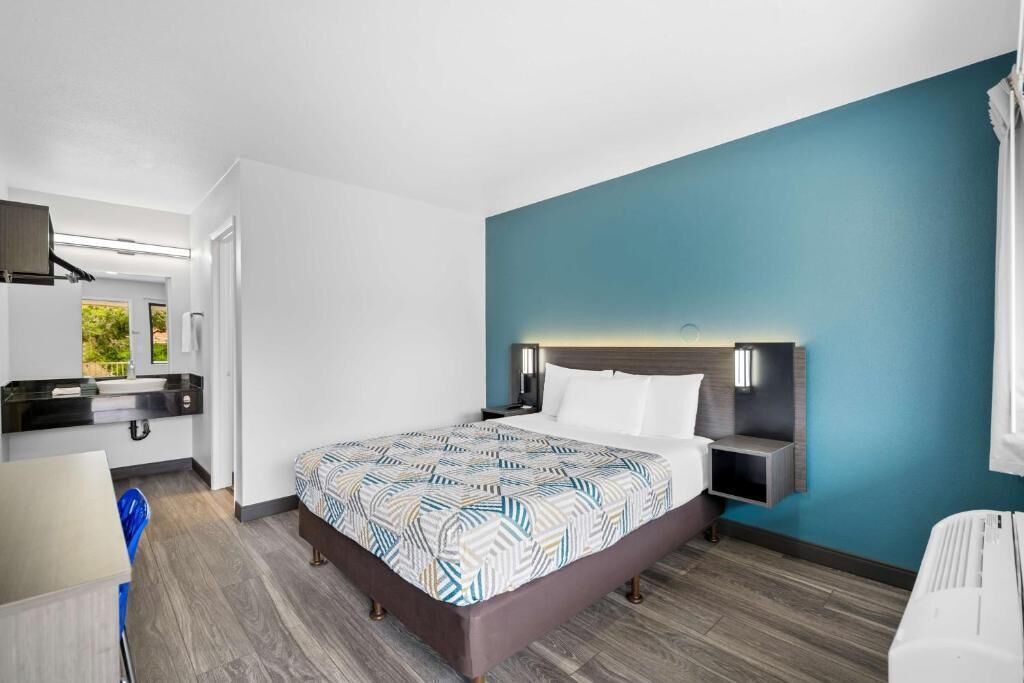 Photo of Bedroom in North Fremont Street