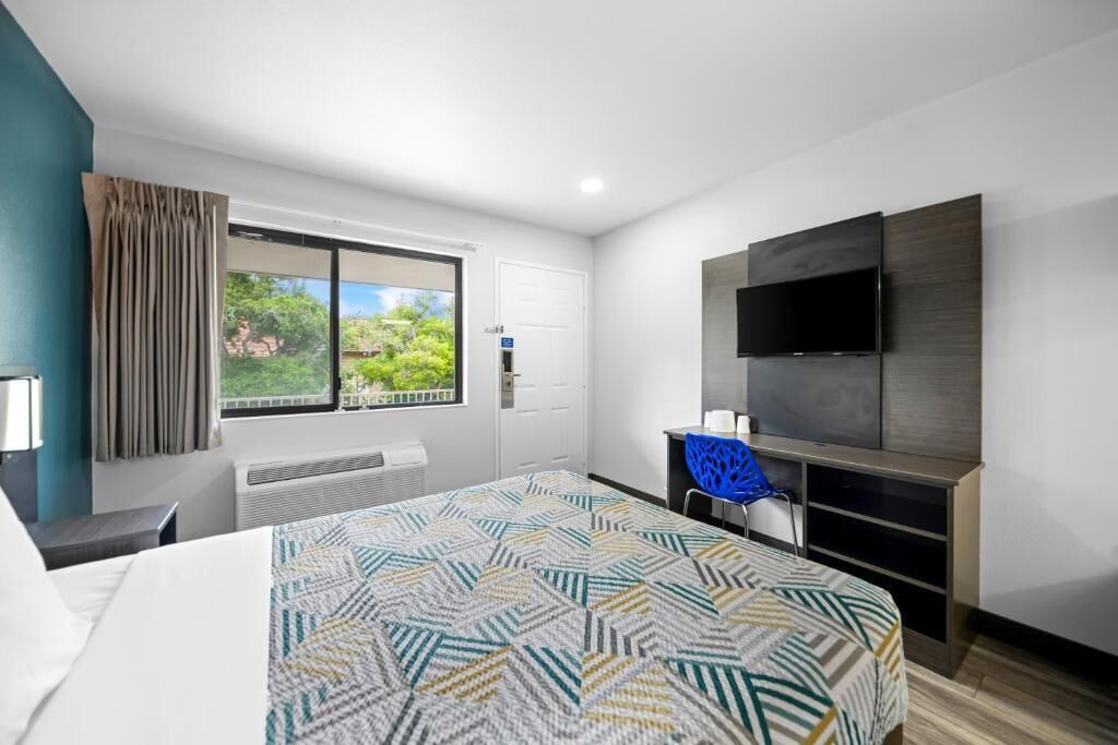 Photo of Bedroom in North Fremont Street