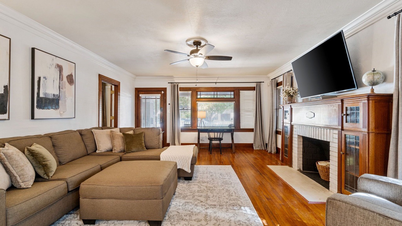 Photo of Livingroom in Tower District