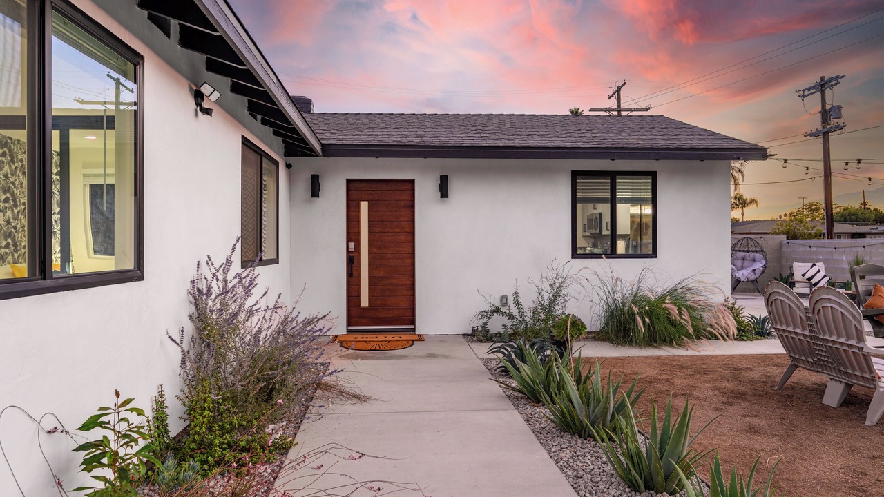 Photo of Outdoor in Canoga Park