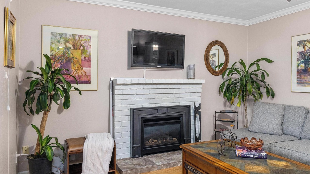Photo of Livingroom in Davis