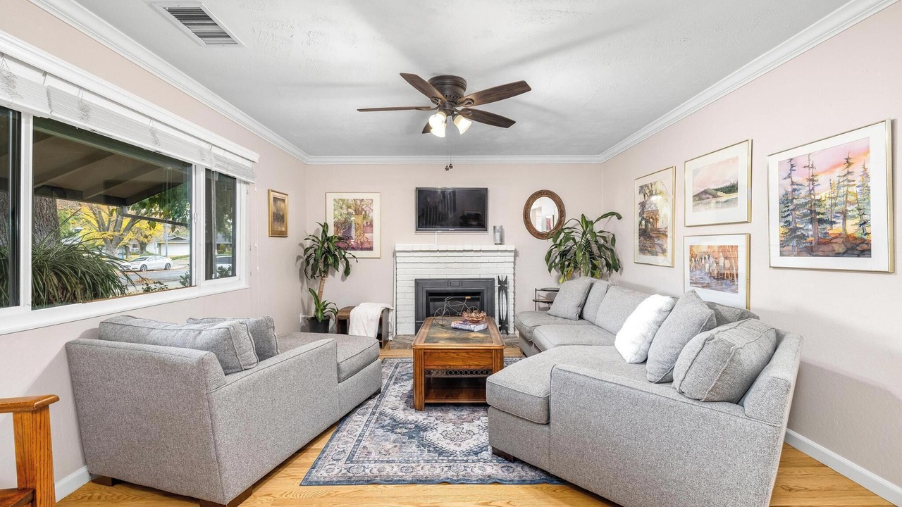 Photo of Livingroom in Davis