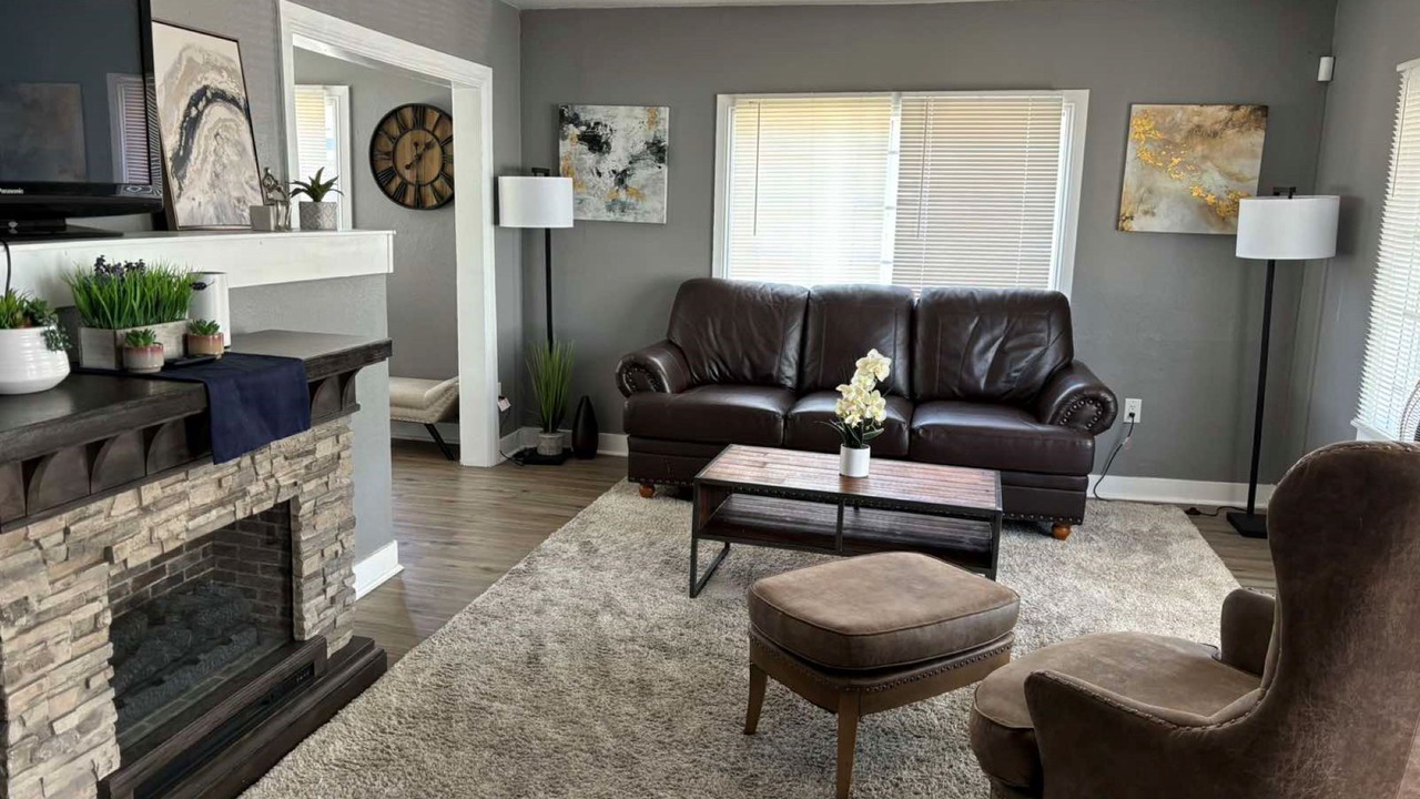 Photo of Livingroom in Oakland