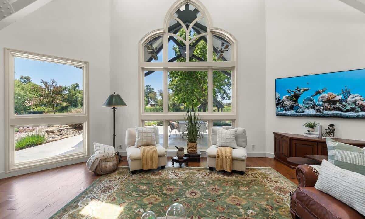 Photo of Livingroom in Davis
