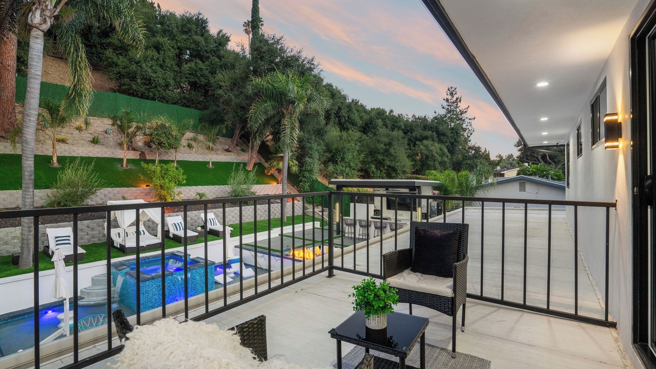 Photo of Outdoor in Woodland Hills