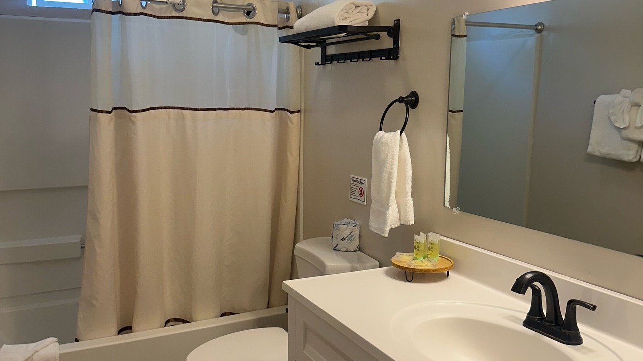 Photo of Bathroom in Lee Vining