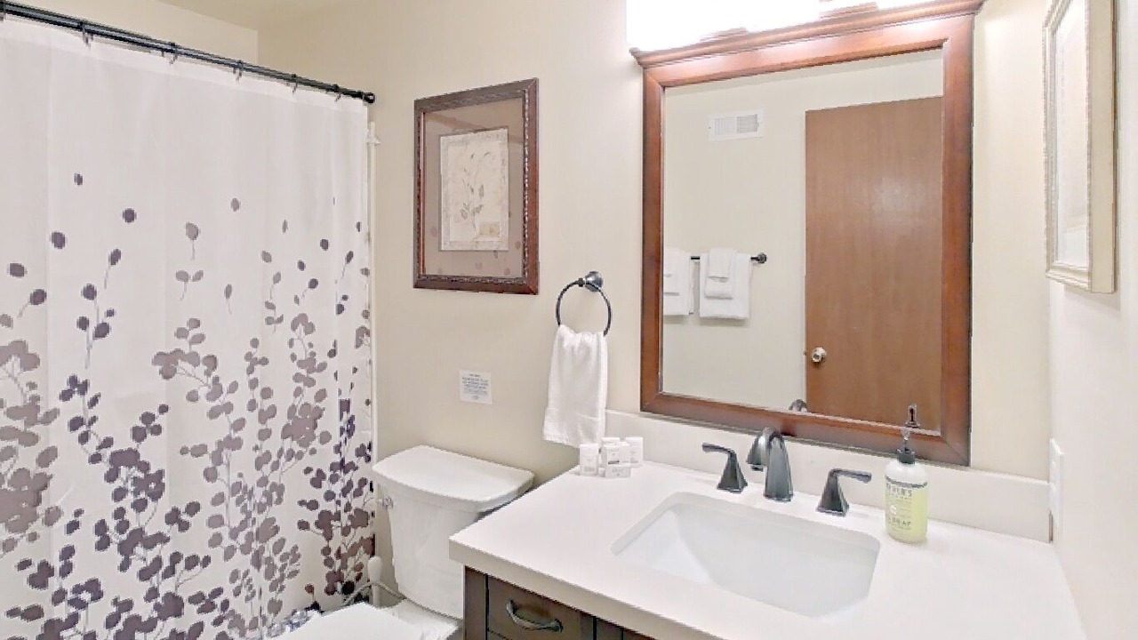 Photo of Bathroom in Groveland