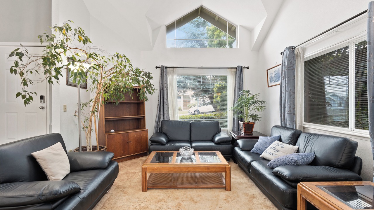 Photo of Livingroom in Castro Valley