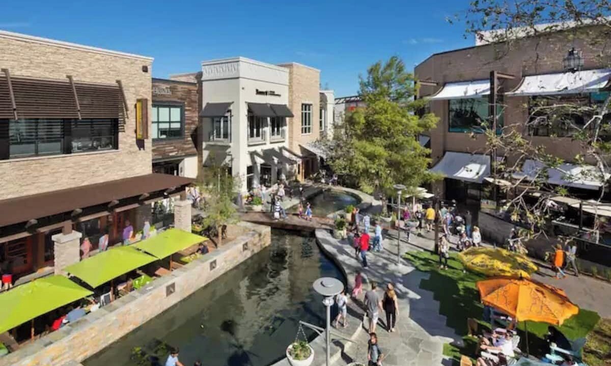 Photo of Outdoor in Canoga Park