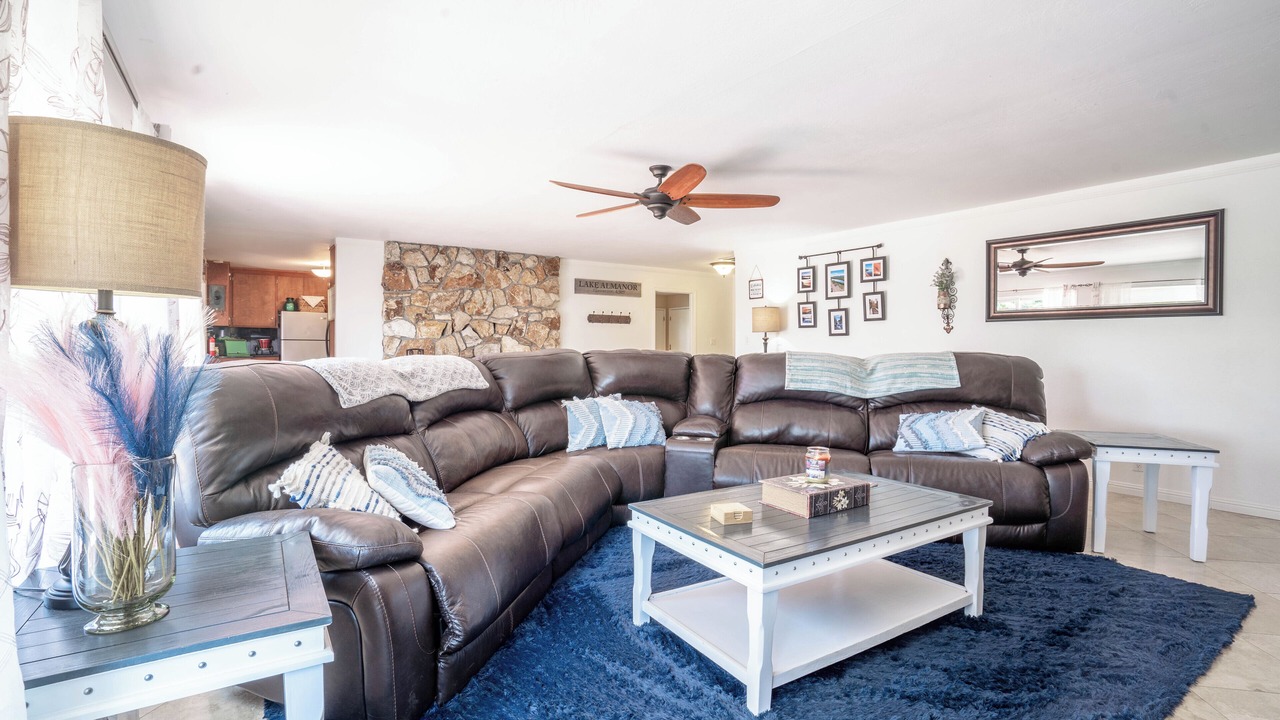 Photo of Livingroom in Hamilton Branch
