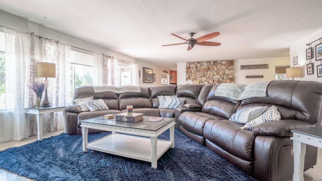 Photo of Livingroom in Hamilton Branch