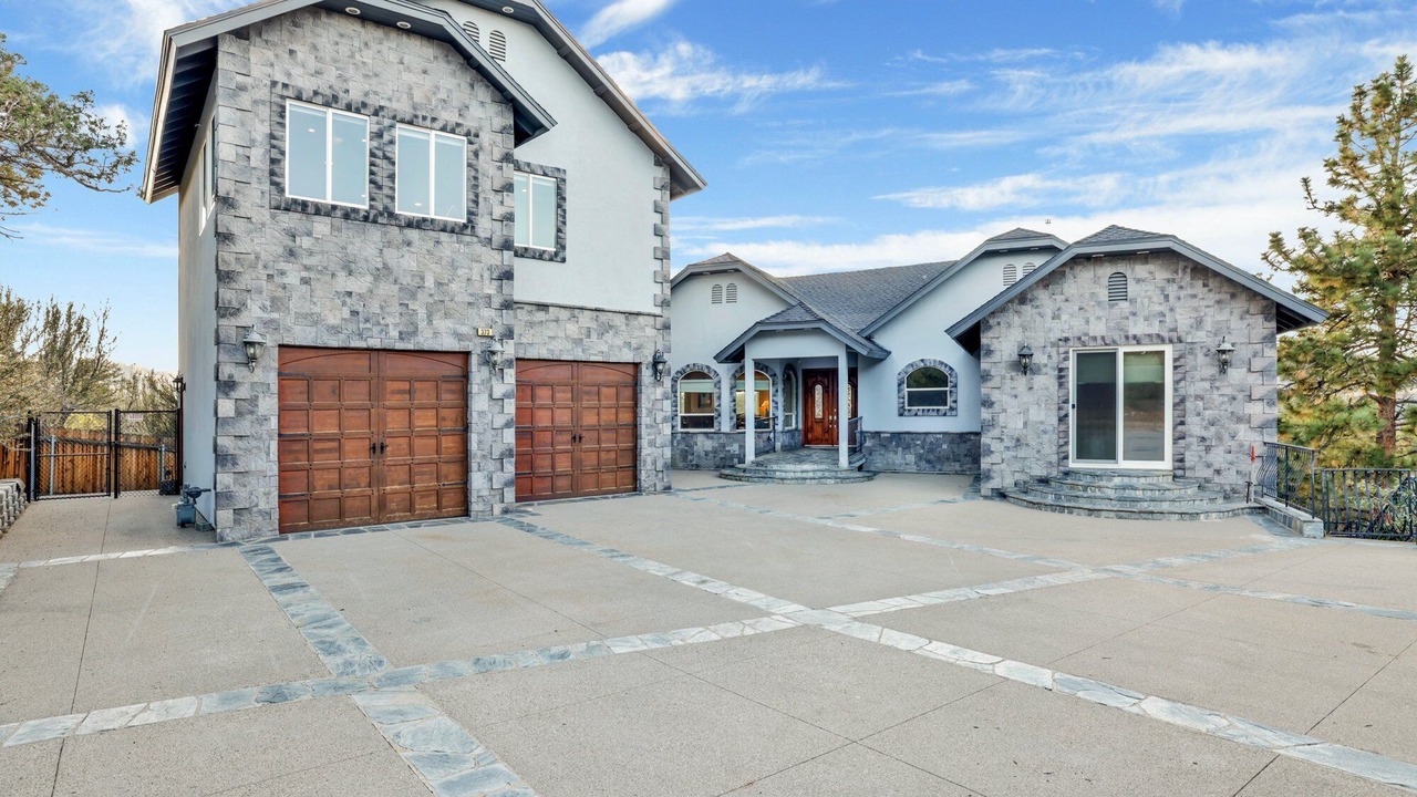Photo of Outdoor in Castle Glen Estates