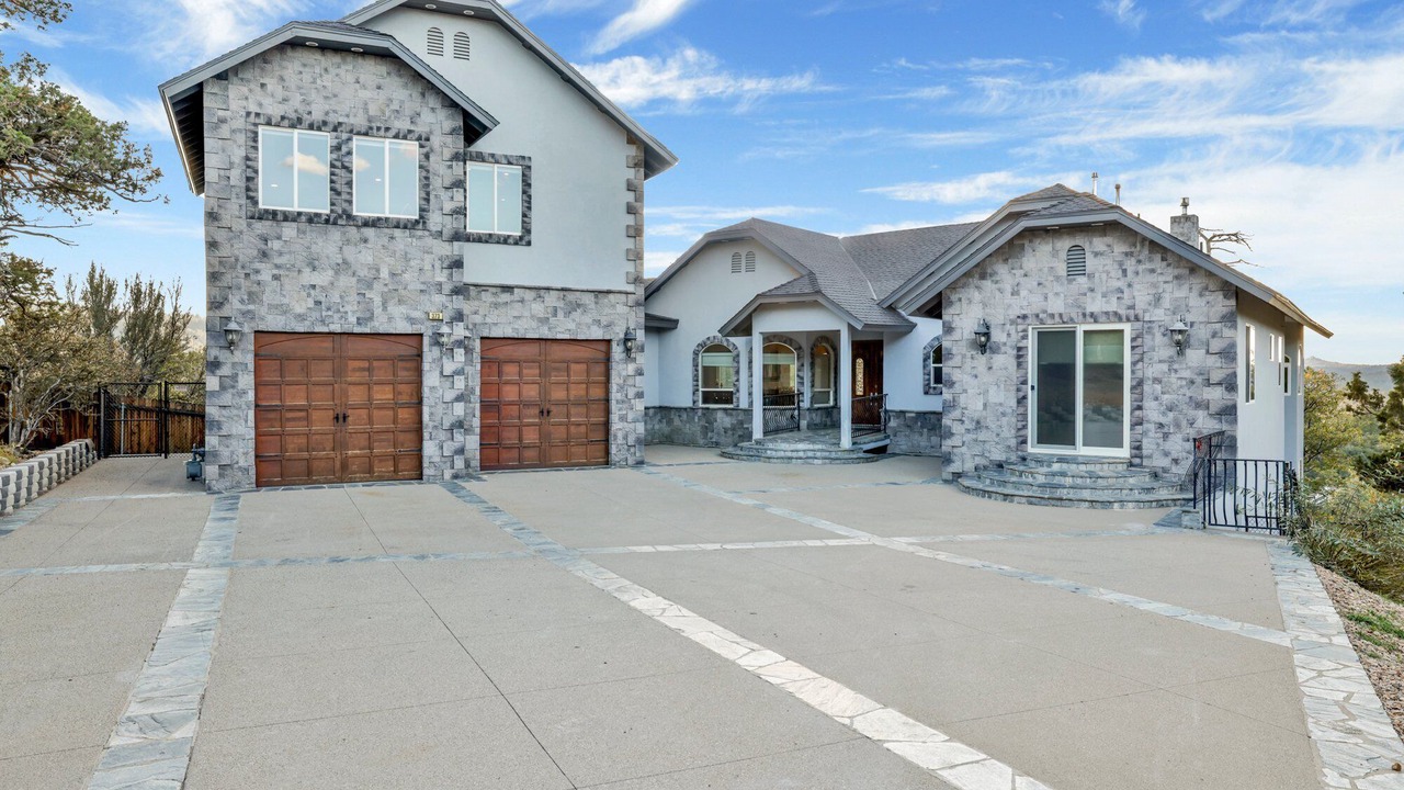 Photo of Outdoor in Castle Glen Estates
