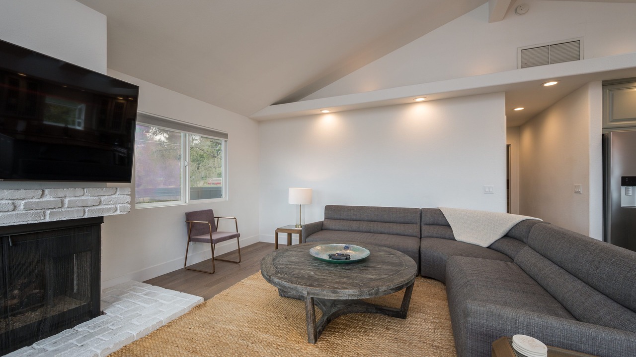 Photo of Livingroom in Happy Hill
